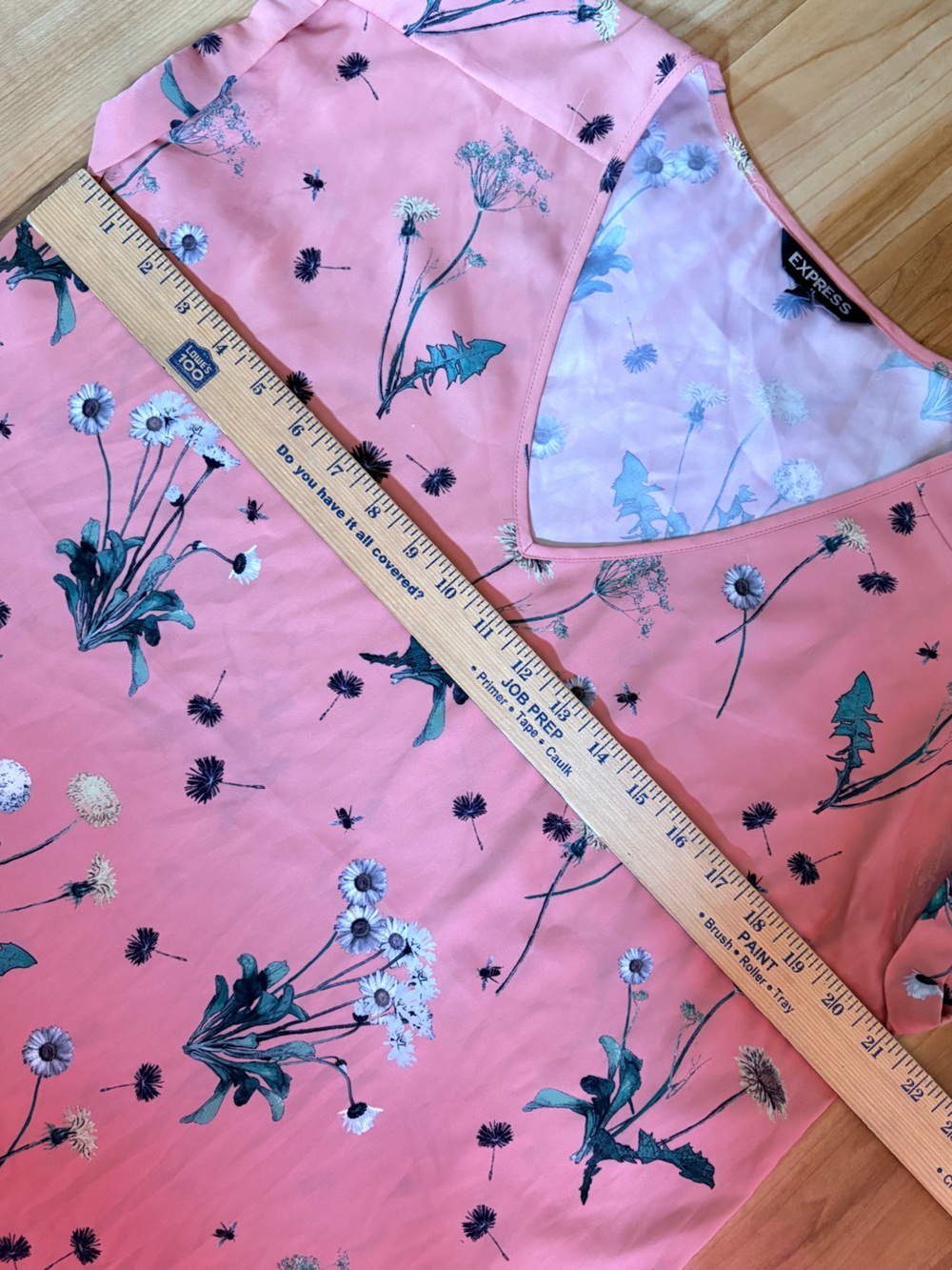 Express Coral Floral V-Neck Women's Top Large - Picture 6 of 8